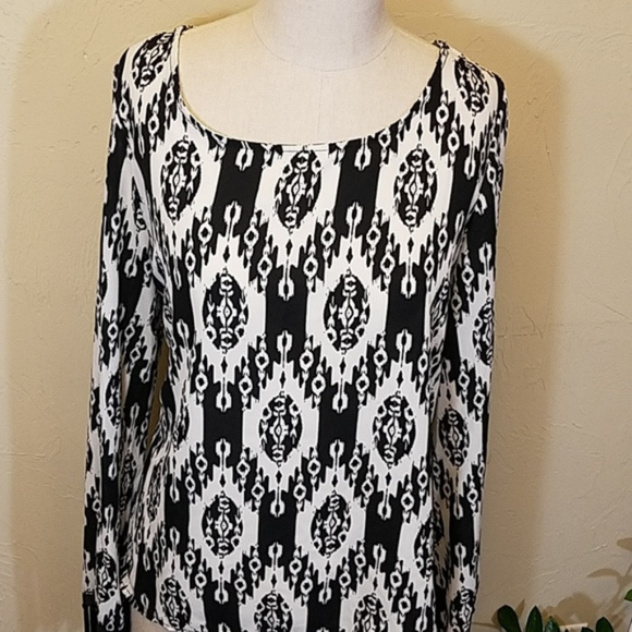 Black & White • Fringed • Split Back Top - SAGE - Picture 2 of 8